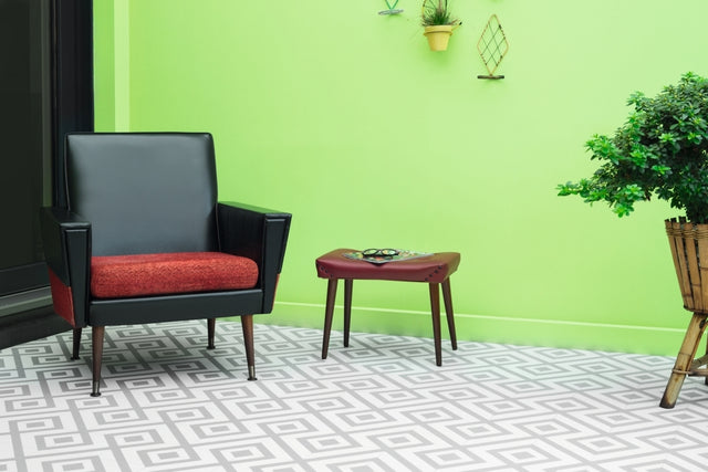 Labyrinth Gray/White