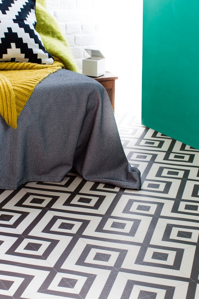 Labyrinth Black/White