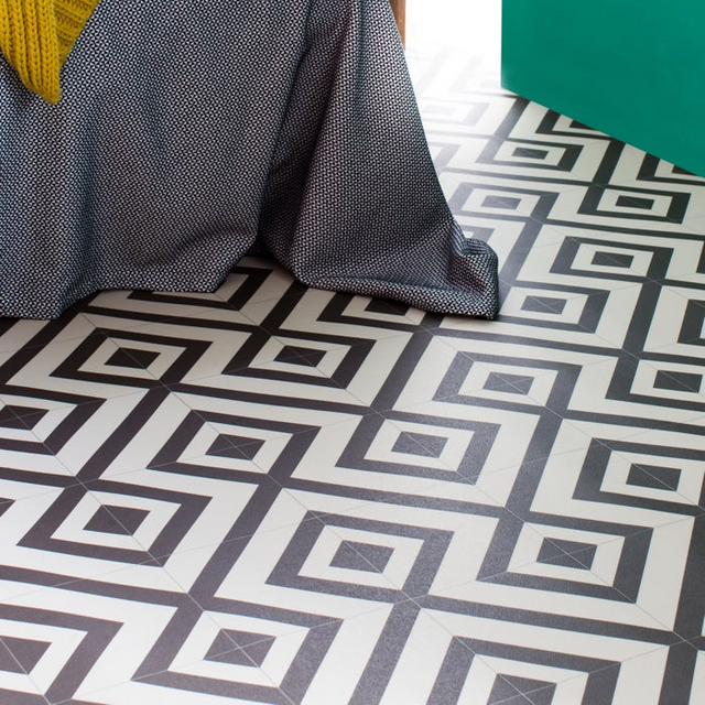 Labyrinth Black/White