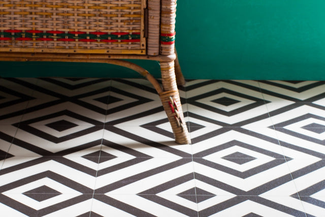 Labyrinth Black/White